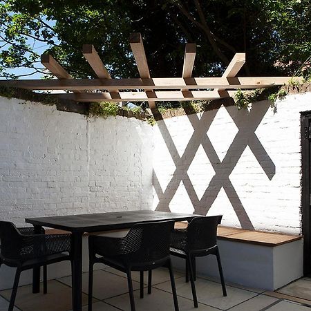 Central Hastings, Stylish-Luxe, Seaside Apartment. Exterior photo