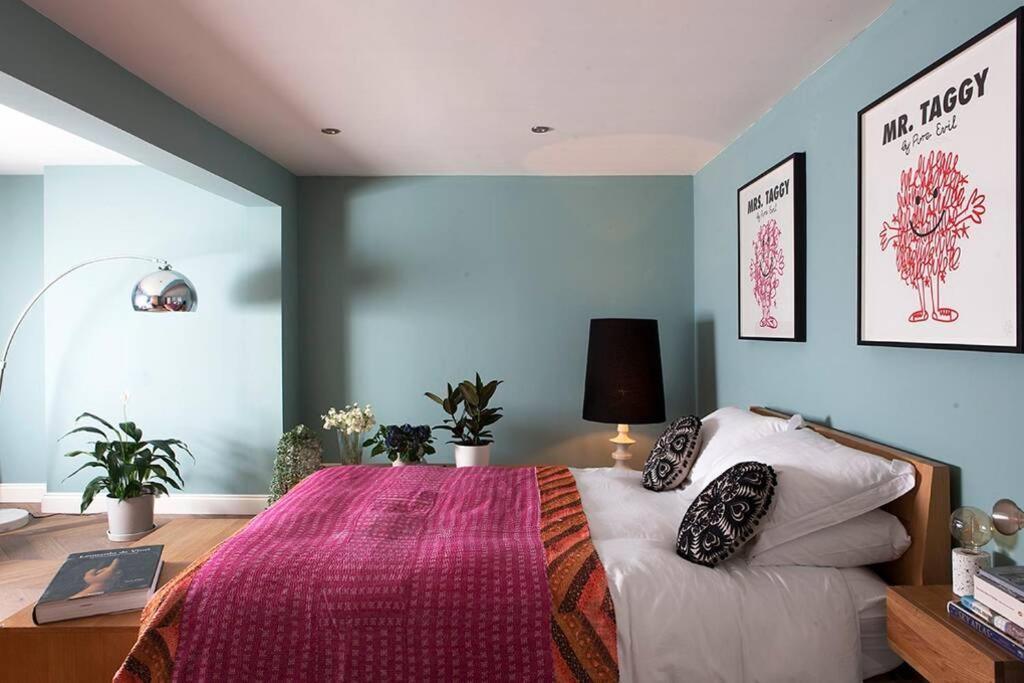 Central Hastings, Stylish-Luxe, Seaside Apartment. Exterior photo